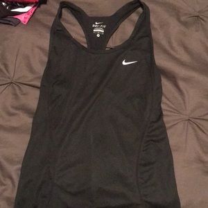medium nike tank